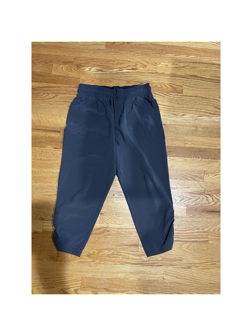 Women’s Prana Cropped Grey Pants/ Capris Size Medium hiking traveling